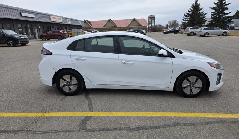 
								2021 Hyundai Ioniq Hybrid Car full									