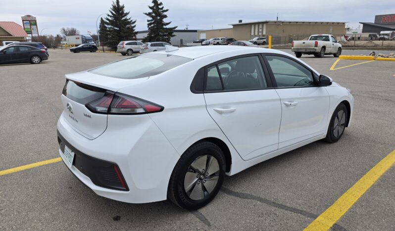 
								2021 Hyundai Ioniq Hybrid Car full									